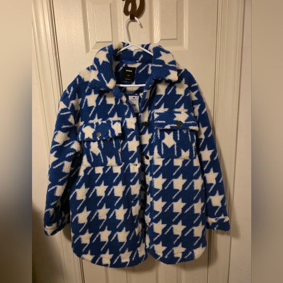 Cotton On Jackets & Blazers - Cotton On Blue and White Houndstooth Shacket - NWT